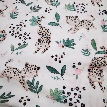 Motif floral et animal avec des léopards et des feuillages sur fond clair.